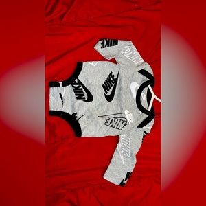 Nike | newborn | Gender neutral | long sleeve | body suit| Baby | Infant |